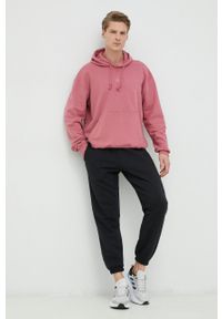 Adidas - adidas bluza męska kolor różowy z kapturem gładka. Typ kołnierza: kaptur. Kolor: różowy. Materiał: poliester, dzianina. Wzór: gładki #4