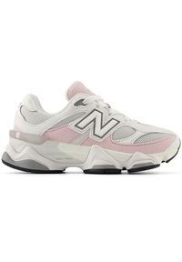 Buty dziecięce New Balance PC9060BM – różowe. Okazja: na uczelnię, na co dzień. Kolor: różowy. Materiał: materiał, syntetyk, guma. Szerokość cholewki: normalna. Sport: turystyka piesza