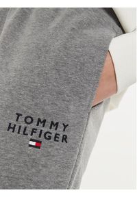 TOMMY HILFIGER - Tommy Hilfiger Spodnie dresowe UW0UW04522 Szary Regular Fit. Kolor: szary. Materiał: syntetyk, bawełna #4
