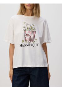 Reserved - T-shirt oversize z nadrukiem - złamana biel. Materiał: dzianina, bawełna. Wzór: nadruk #1