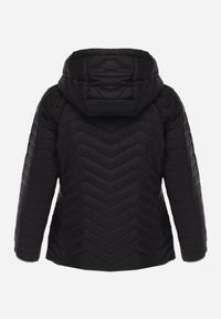 Born2be - Czarna Pikowana Kurtka Przejściowa z Ozdobną Lamówką przy Kapturze Tidorna. Okazja: na spacer, na co dzień. Kolor: czarny. Materiał: poliester, jeans. Styl: casual, elegancki #7