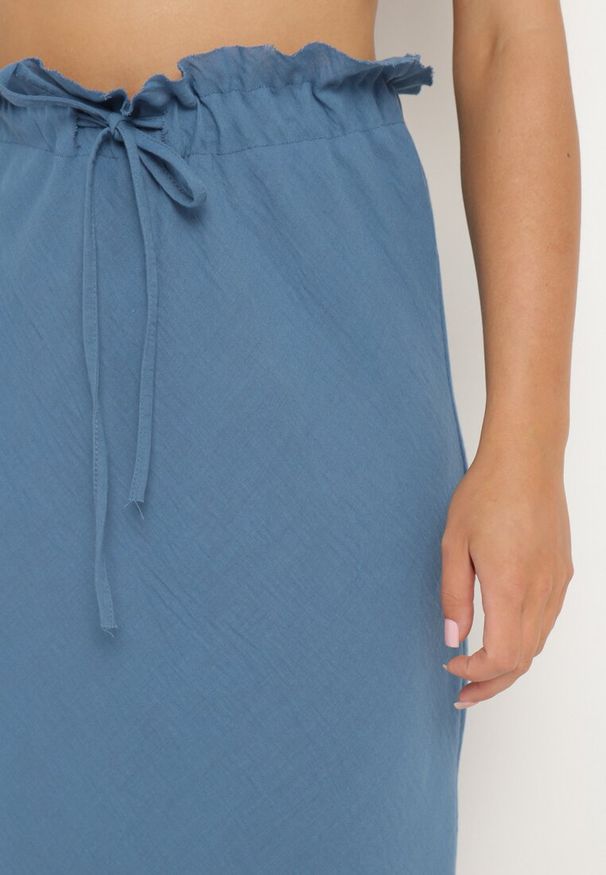 Born2be - Niebieska Spódnica z Gumką w Talii Tiamanique. Okazja: na co dzień, na randkę, na spacer. Kolor: niebieski. Materiał: koronka, tkanina. Sezon: lato. Styl: casual, wakacyjny