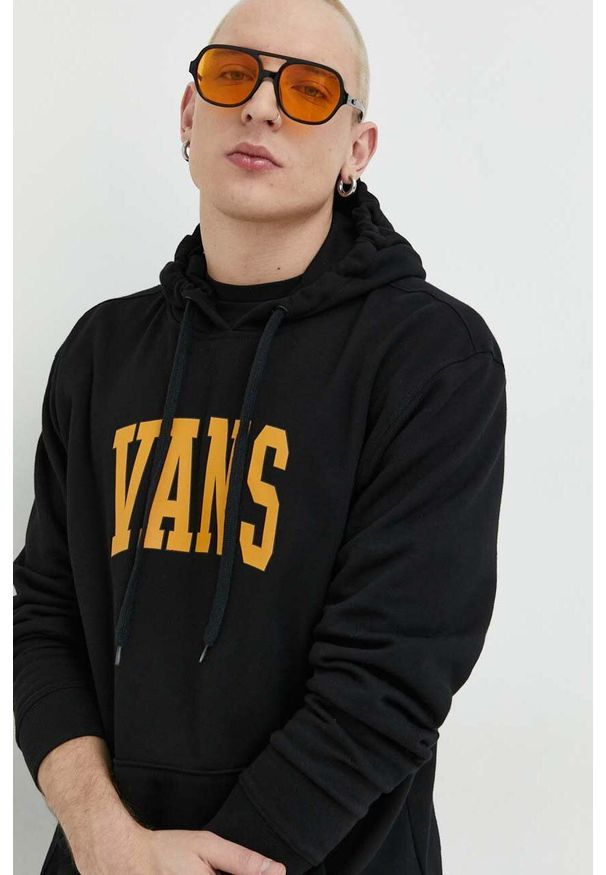 Vans bluza bawełniana męska kolor czarny z kapturem z nadrukiem. Typ kołnierza: kaptur. Kolor: czarny. Materiał: bawełna. Wzór: nadruk