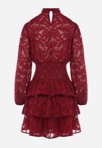 Born2be - Czerwona Taliowana Sukienka Mini Koronkowa z Falbankami Ciluna. Typ kołnierza: kołnierz z falbankami. Kolor: czerwony. Materiał: koronka. Długość: mini #4