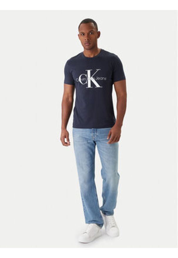 Calvin Klein Jeans T-Shirt J30J320935 Granatowy Slim Fit. Kolor: niebieski. Materiał: bawełna