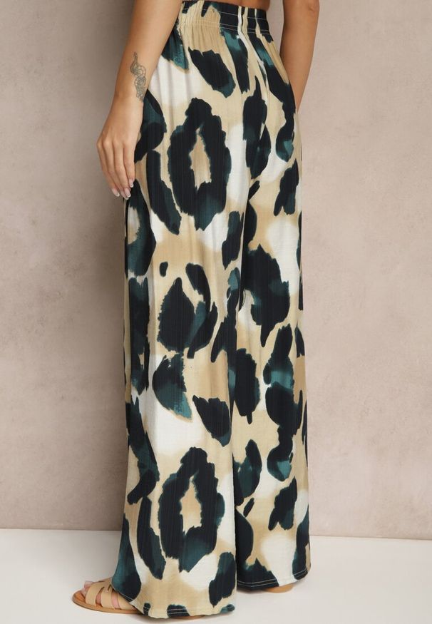 Renee - Zielone Szerokie Spodnie High Waist z Wiskozą w Panterkowy Wzór Zeviera. Okazja: na co dzień. Stan: podwyższony. Kolor: zielony. Materiał: wiskoza. Styl: casual, elegancki