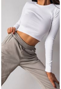 Marsala - Top o skróconym kroju z długim rękawem w kolorze ALL WHITE - CRISP BY MARSALA. Materiał: bawełna, prążkowany, elastan, materiał, jeans, dresówka. Długość rękawa: długi rękaw. Długość: długie #1