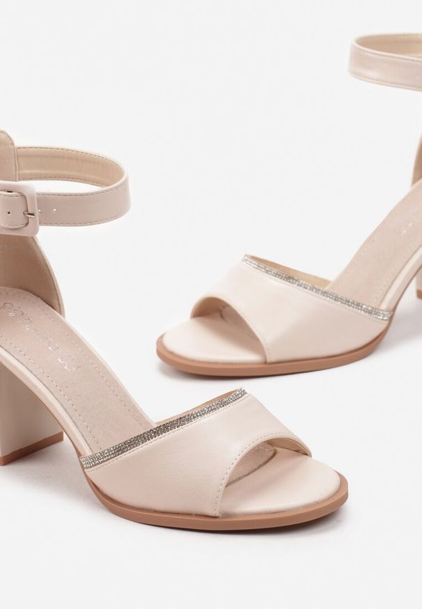 Renee - Beżowe Sandały na Słupku z Otwartym Noskiem Risia. Nosek buta: otwarty. Kolor: beżowy. Wzór: aplikacja. Obcas: na słupku