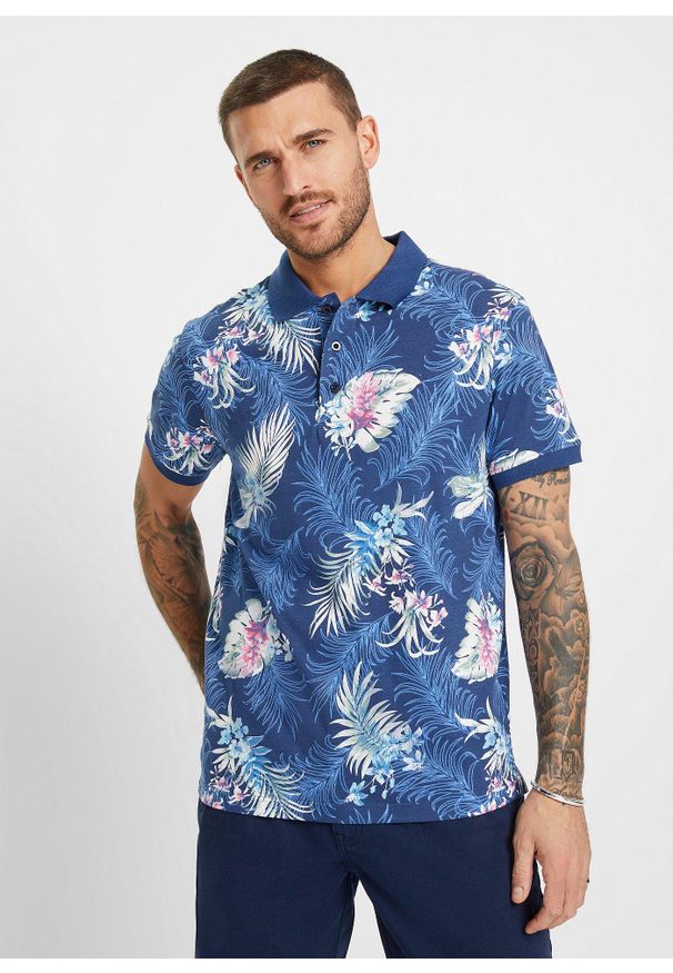 bonprix - Shirt polo z dżerseju, z nadrukiem w hawajskim stylu, krótki rękaw. Typ kołnierza: polo. Kolor: niebieski. Materiał: jersey. Długość rękawa: krótki rękaw. Długość: krótkie. Wzór: nadruk