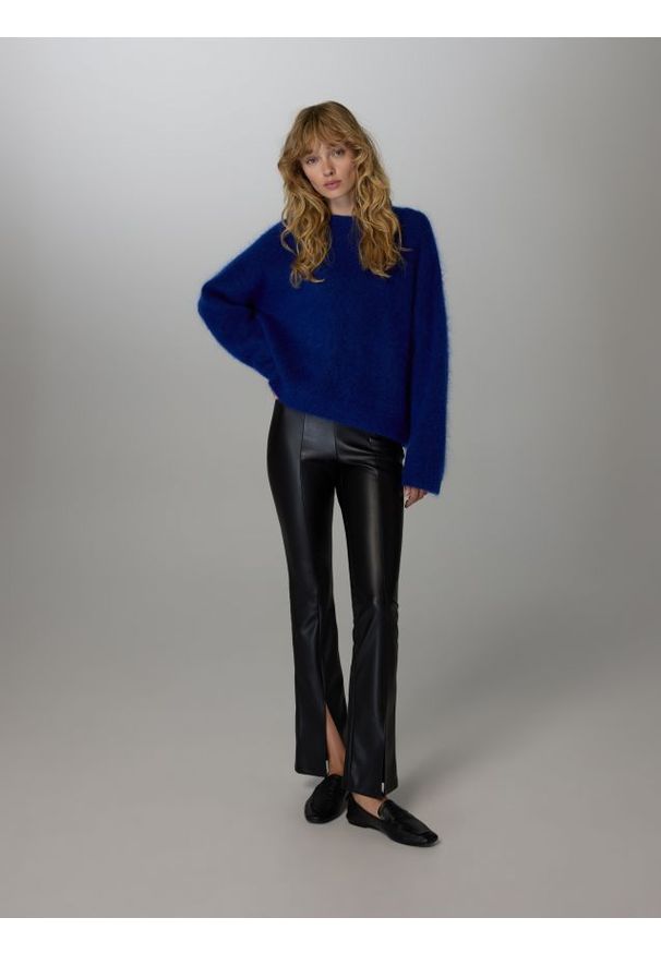 Reserved - Spodnie z imitacji skóry - czarny. Kolor: czarny. Materiał: skóra