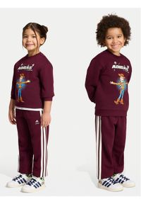 Adidas - adidas Spodnie dresowe Pixar Toy Story KG6131 Bordowy Regular Fit. Kolor: czerwony. Materiał: bawełna. Wzór: motyw z bajki #1