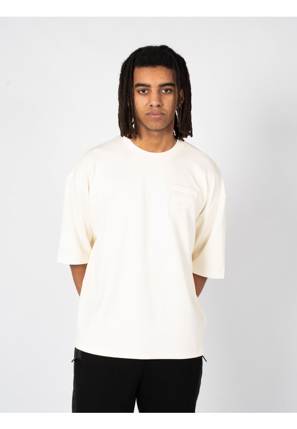 Fila T-Shirt "Castellar" | FAM0303 | Mężczyzna | Beżowy. Kolor: beżowy. Materiał: elastan, wiskoza, poliester