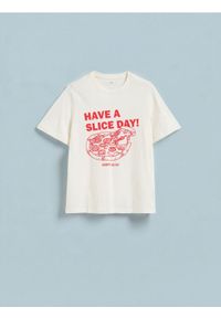 Reserved - Bawełniany t-shirt z nadrukiem - złamana biel. Materiał: bawełna. Wzór: nadruk