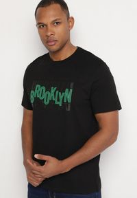 Born2be - Czarny T-shirt Bawełniany z Napisem Sunviera. Okazja: na co dzień. Kolor: czarny. Materiał: bawełna. Wzór: napisy. Styl: casual #7