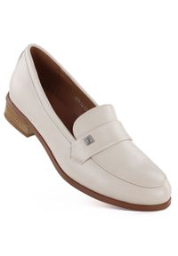 POTOCKI - Półbuty damskie lordsy beżowe Potocki SZ12786. Kolor: beżowy. Materiał: skóra ekologiczna. Obcas: na obcasie. Wysokość obcasa: średni #1