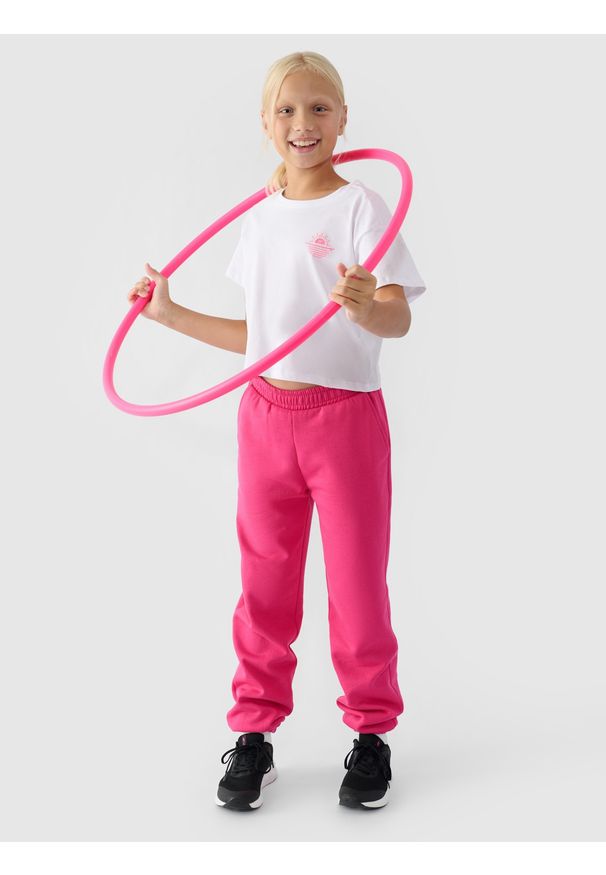 4f - 4F T-shirt crop top z nadrukiem dziewczęcy - biały 140 (9-10 lat). Okazja: na co dzień. Kolor: biały. Materiał: bawełna, jersey, dzianina. Wzór: nadruk. Sezon: lato. Styl: sportowy, casual