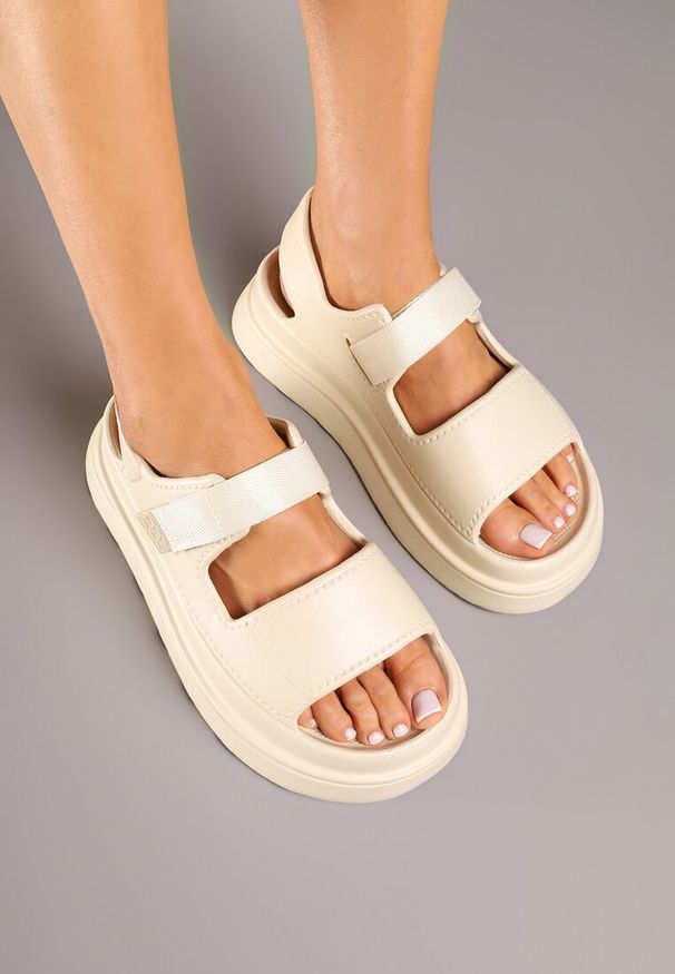 Renee - Beżowe Sandały Chunky z Pianki na Platformie Zapinane na Rzep Oballia. Okazja: na co dzień. Zapięcie: rzepy. Kolor: beżowy. Sezon: lato. Obcas: na platformie. Styl: casual, elegancki