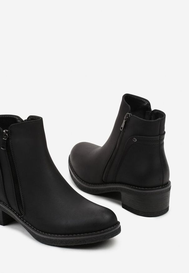 Born2be - Czarne Botki do Kostki Zdobione Suwakiem przy Cholewce Ilosela. Okazja: na co dzień. Zapięcie: zamek. Kolor: czarny. Materiał: jeans. Szerokość cholewki: normalna. Wzór: aplikacja. Obcas: na płaskiej podeszwie. Styl: elegancki, casual