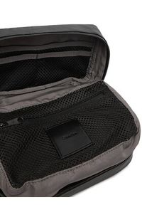 Calvin Klein Kosmetyczka Utility Dopp Kit W/ Hanger LV04D1135G Czarny. Kolor: czarny. Materiał: materiał #3