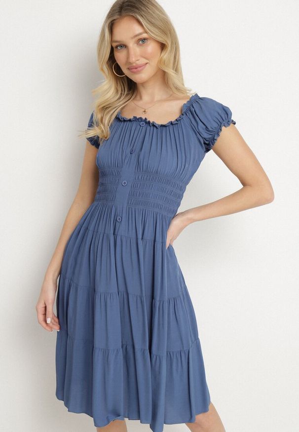 Born2be - Granatowa Bawełniana Rozkloszowana Sukienka z Guzikami i Bufiastymi Rękawami Annivi. Okazja: na co dzień. Kolor: niebieski. Materiał: bawełna. Styl: klasyczny, casual, elegancki