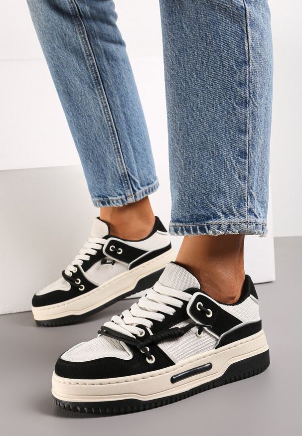 Renee - Czarne Sneakersy na Platformie z Ozdobnymi Sznurówkami Aqara. Kolor: czarny. Obcas: na platformie