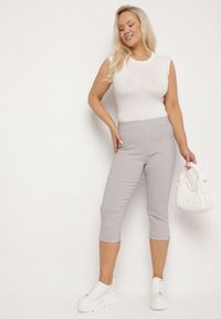 Born2be - Jasnoszare Spodnie z Bawełny o Kroju Capri Dolonisa. Okazja: na co dzień. Kolor: szary. Materiał: bawełna. Styl: młodzieżowy, elegancki, casual #4