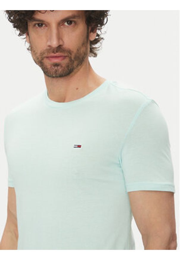 Tommy Jeans T-Shirt DM0DM20363 Zielony Slim Fit. Kolor: zielony. Materiał: syntetyk, bawełna