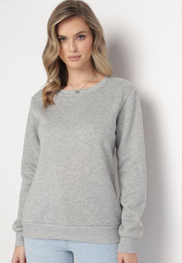 Born2be - Szara Bluza Sotear. Okazja: na co dzień. Kolor: szary. Materiał: dzianina, jeans, polar. Długość rękawa: długi rękaw. Długość: długie. Wzór: jednolity. Sezon: jesień, zima. Styl: klasyczny, casual