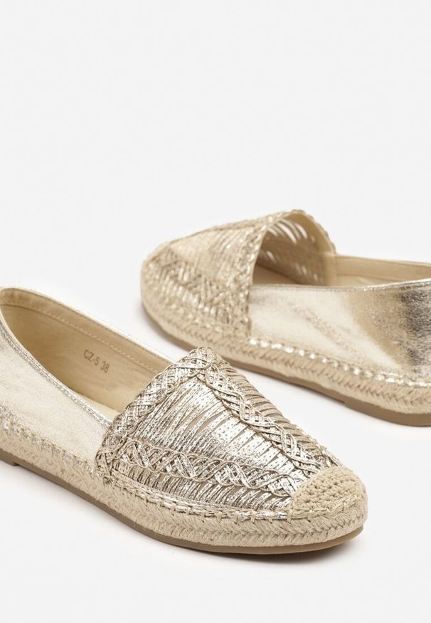 Born2be - Złote Espadryle Ozdobione Plecioną Cholewką i Sznurkiem Andisla. Okazja: na co dzień. Kolor: złoty. Materiał: jeans. Szerokość cholewki: normalna. Wzór: aplikacja. Sezon: lato. Styl: klasyczny, casual