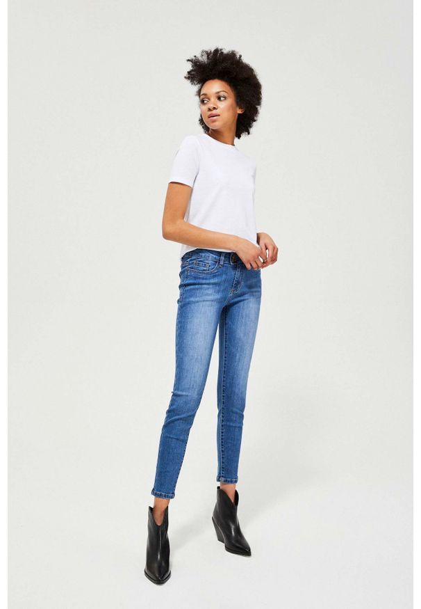 MOODO - Jeansy medium waist. Długość: długie. Wzór: gładki