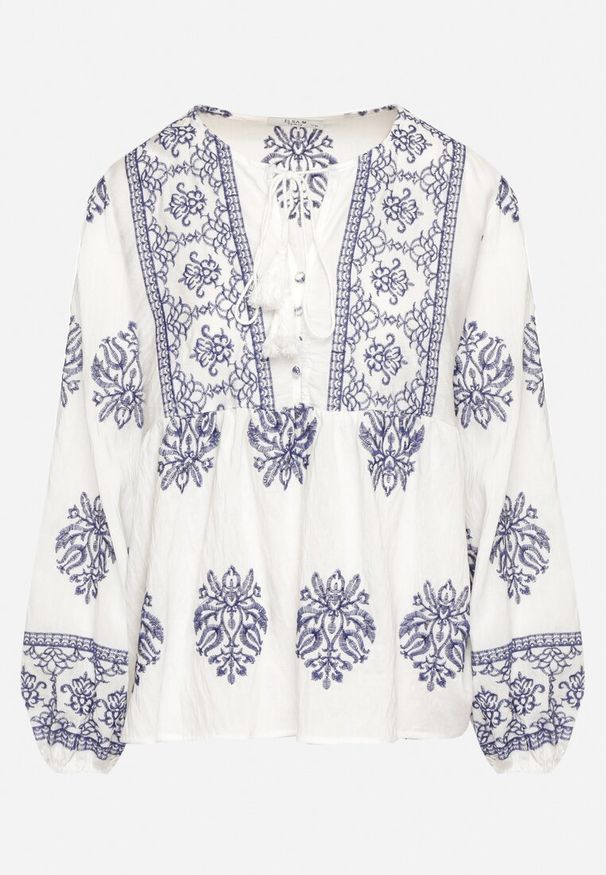 Born2be - Biała Rozkloszowana Bluzka Boho z Wiskozą Zdobiona Haftami i Wiązaniem Nilnella. Okazja: na co dzień. Kolor: biały. Materiał: wiskoza. Wzór: haft, aplikacja. Styl: boho