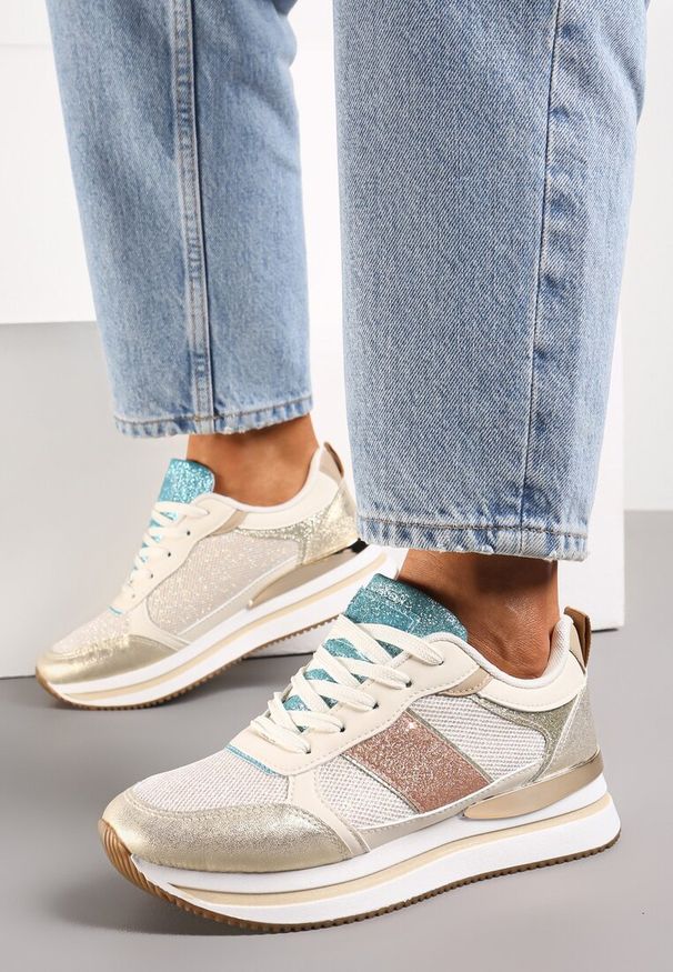 Renee - Złote Sneakersy Ozdobione Brokatem i Kolorowymi Wstawkami Veradis. Kolor: złoty. Wzór: aplikacja, kolorowy