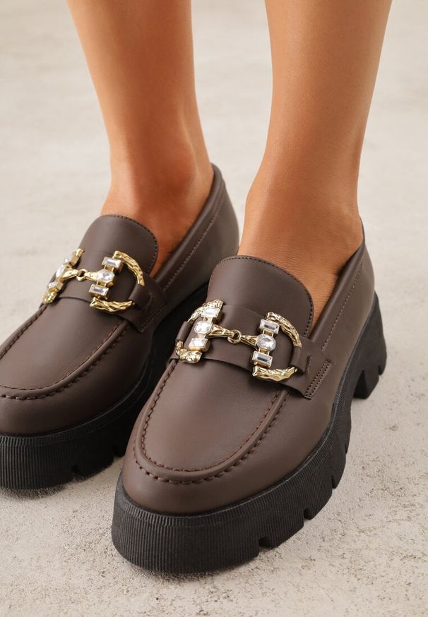 Renee - Brązowe Mokasyny na Platfromie w Stylu Chunky Ozdobione Cyrkoniami i Klamrą Tenisea. Zapięcie: klamry. Kolor: brązowy. Materiał: jeans. Wzór: aplikacja. Obcas: na platformie. Styl: elegancki