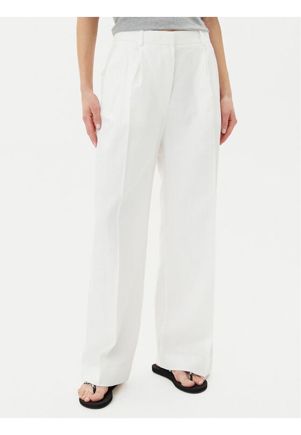 TOMMY HILFIGER - Tommy Hilfiger Spodnie materiałowe WW0WW47214 Biały Regular Fit. Kolor: biały. Materiał: syntetyk