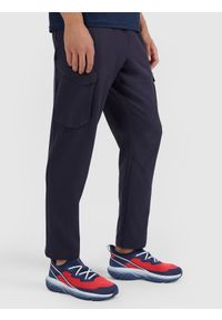 4f - 4F Niskie sneakersy Velocore E-knit męskie - czerwone 42. Kolor: czerwony. Materiał: dzianina, guma. Szerokość cholewki: normalna #1