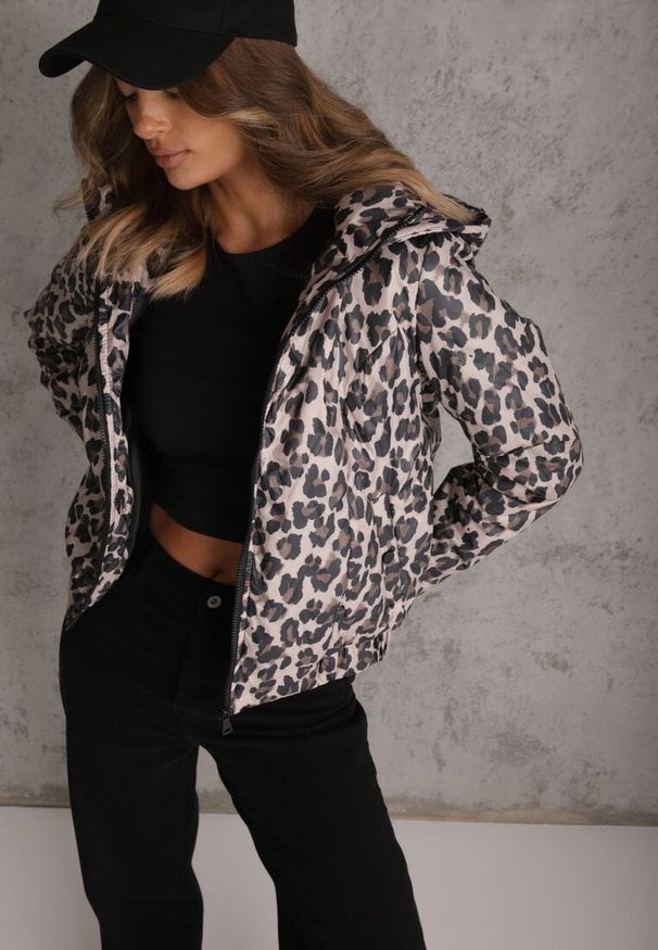 Renee - Różowa Panterkowa Kurtka z Odpinanym Kapturem Anastaera. Kolor: różowy. Materiał: poliester. Długość rękawa: długi rękaw. Sezon: wiosna