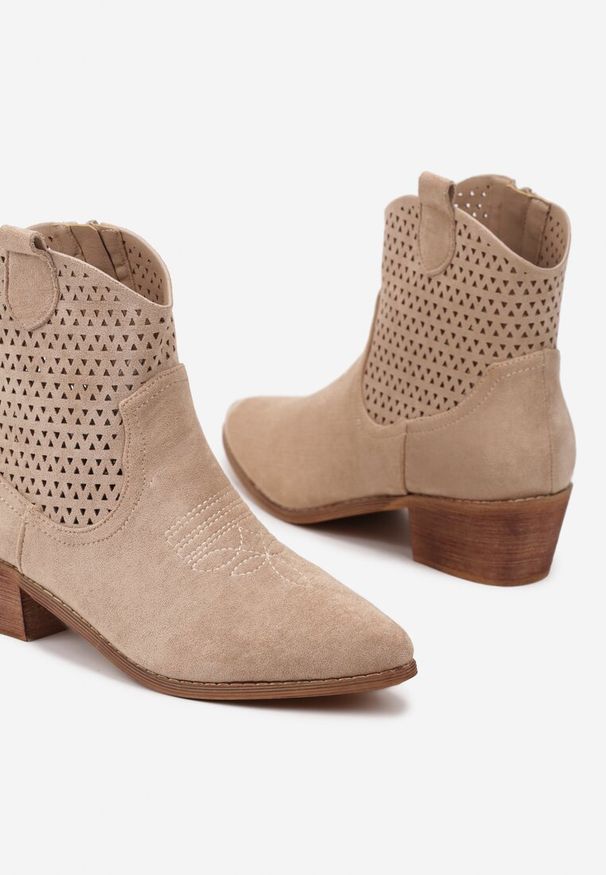Born2be - Beżowe Ażurowe Botki Vices w Stylu Kowbojek na Obcasie Norfedi. Okazja: na co dzień. Nosek buta: szpiczasty. Kolor: beżowy. Materiał: jeans. Wzór: ażurowy. Obcas: na obcasie. Styl: boho, casual. Wysokość obcasa: średni