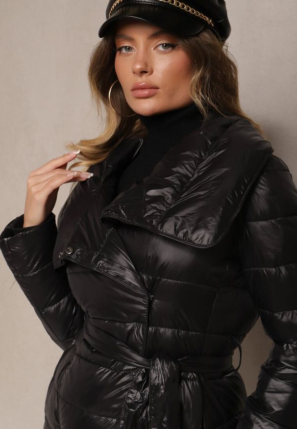 Renee - Czarna Kurtka Dagiel. Typ kołnierza: bez kaptura. Kolor: czarny. Długość rękawa: długi rękaw. Długość: długie. Wzór: aplikacja. Sezon: zima. Styl: elegancki