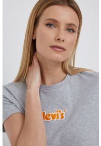 Levi's® - Levi's T-shirt bawełniany kolor szary. Okazja: na co dzień, na spotkanie biznesowe. Kolor: szary. Materiał: bawełna. Wzór: aplikacja. Styl: biznesowy, casual