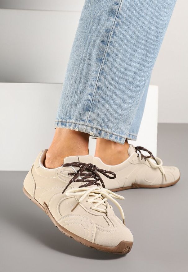 Renee - Beżowe Sneakersy Ozdobione Podwójnym Sznurowaniem Lirania. Okazja: na co dzień. Zapięcie: sznurówki. Kolor: beżowy. Materiał: jeans. Wzór: aplikacja. Obcas: na obcasie. Wysokość obcasa: niski
