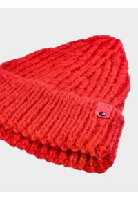 4f - Czapka beanie damska - czerwona. Kolor: czerwony. Materiał: syntetyk, dzianina, materiał. Sezon: zima. Styl: sportowy, klasyczny #2