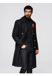 Ombre Clothing - Dwurzędowy męski płaszcz z wełną z ozdobnymi aplikacjami – czarny V1 - Rozmiar: XL. Okazja: na spotkanie biznesowe, na co dzień. Typ kołnierza: golf, dekolt w karo. Kolor: czarny. Materiał: wełna. Wzór: aplikacja. Styl: biznesowy, casual #1