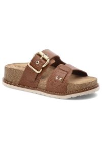 Brązowe Klapki Yokono Modne Obuwie Damskie. Okazja: na co dzień. Kolor: brązowy. Materiał: materiał, skóra. Sezon: lato. Styl: casual, elegancki
