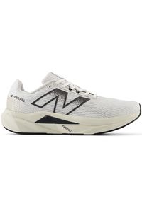 Buty męskie New Balance FuelCell Propel v5 MFCPRCW5 – białe. Okazja: na co dzień. Kolor: biały. Materiał: guma, materiał, syntetyk. Szerokość cholewki: normalna. Sport: bieganie, fitness