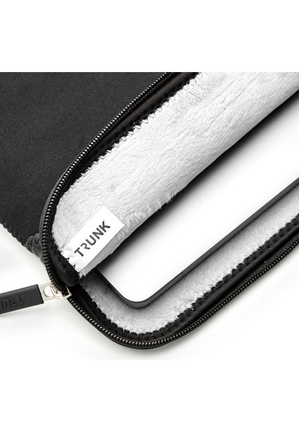 Etui Trunk Neoprene Sleeve do MacBook 16'' (black). Materiał: nylon. Styl: elegancki, casual
