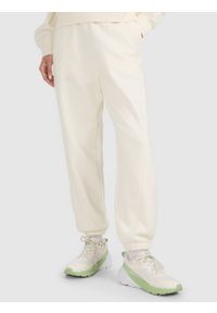 4f - 4F Spodnie dresowe joggery damskie - białe XXL. Kolor: beżowy. Materiał: dresówka. Wzór: gładki, ze splotem #2