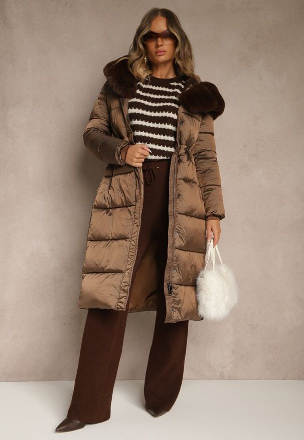 Renee - Brązowa Puchowa Kurtka Pikowana o Długim Kroju z Kapturem z Futerkiem Bavea. Okazja: na co dzień, na spacer. Typ kołnierza: kaptur. Kolor: brązowy. Materiał: futro, puch. Długość: długie. Styl: casual