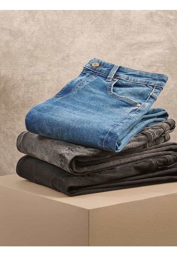 Reserved - Jeansy slim z dłuższą nogawką - czarny. Kolor: czarny. Długość: długie