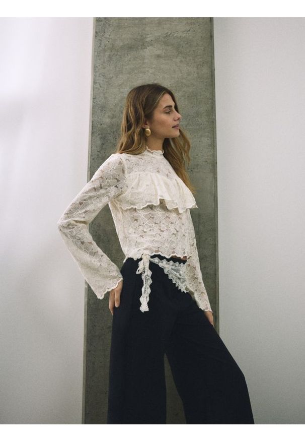 Reserved - Koronkowa bluzka z bawełną - złamana biel. Materiał: bawełna, koronka