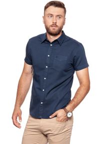 Wrangler - KOSZULA MĘSKA KRÓTKI RĘKAW WRANGLER SS 1 PKT SHIRT NAVY W5860LO35 112129506. Typ kołnierza: kołnierzyk klasyczny. Materiał: len, tkanina. Długość rękawa: krótki rękaw. Długość: krótkie. Wzór: gładki. Styl: klasyczny #5